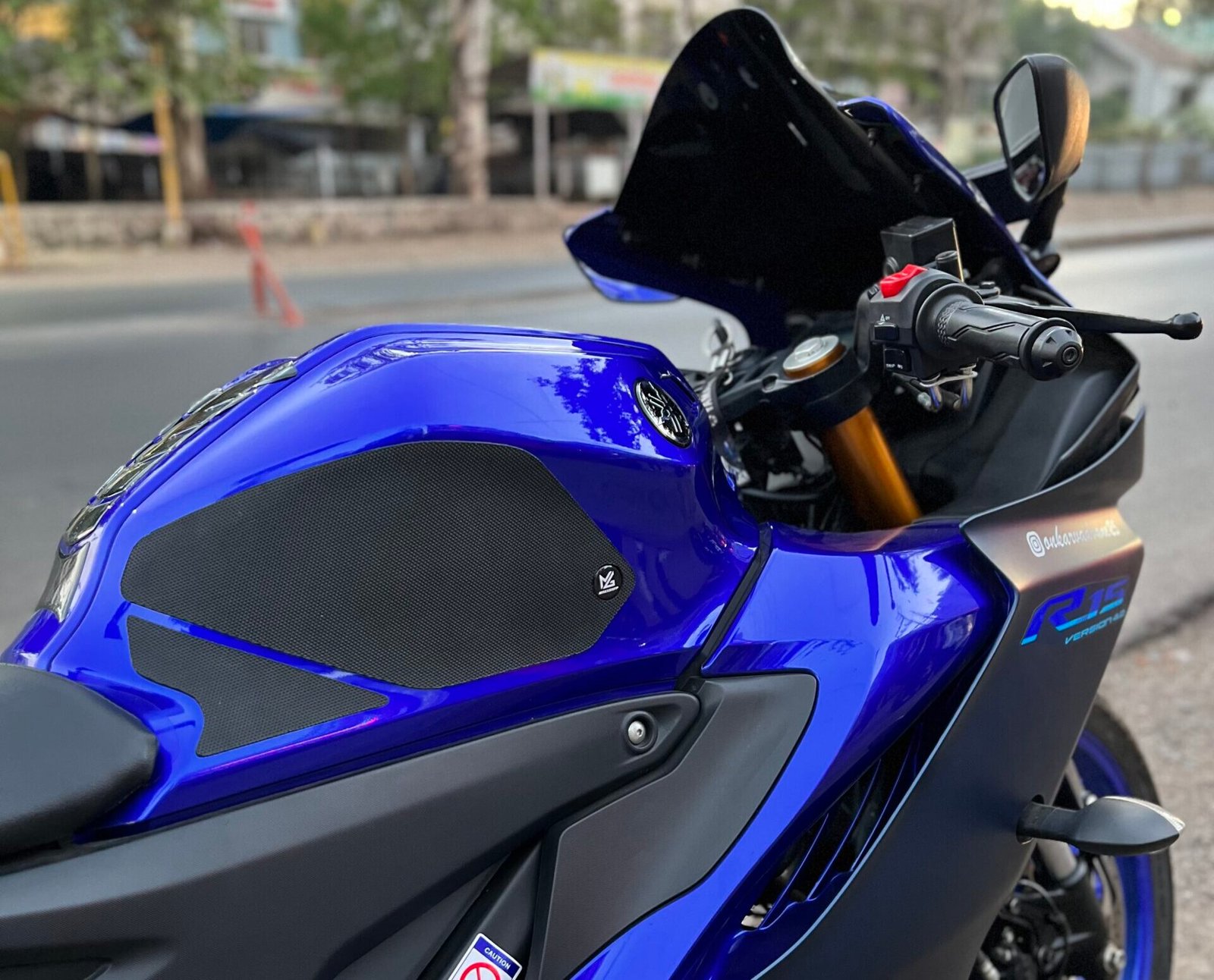 Tank Grips for Yamaha R15M, V4 - Image 2